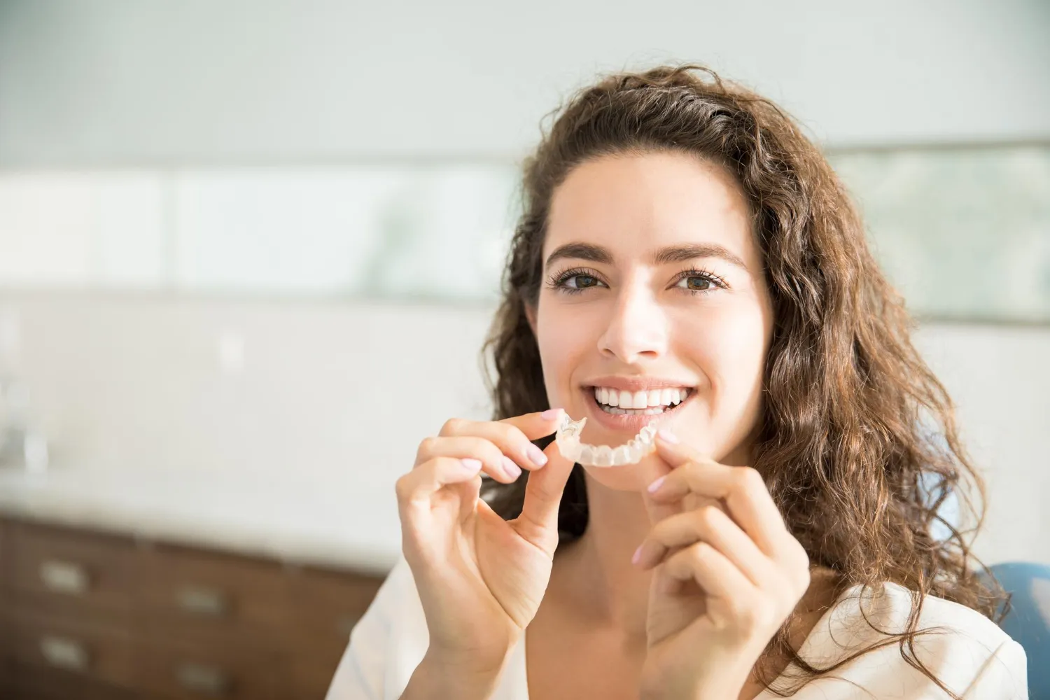 ارتودنسی کوتاه‌مدت چیست؟ آیا برای من مناسب است؟